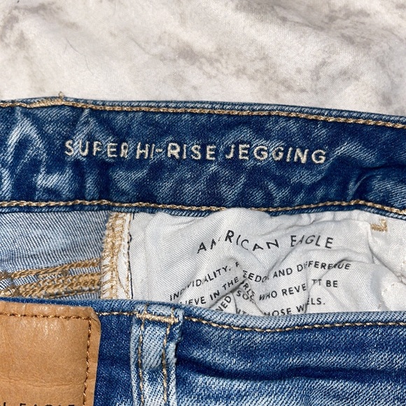 American Eagle Distressed Super Hi-Rise Jeggings - Picture 8 of 9
